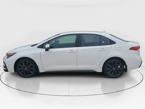 Used 2024 Toyota Corolla SE image 6