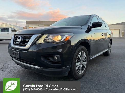 Used 2018 Nissan Pathfinder SV image 1