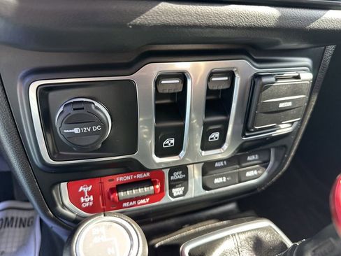 Used 2024 Jeep Wrangler Rubicon w/ Convenience Group image 27