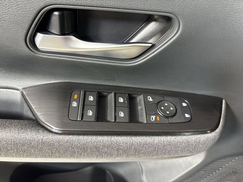 Used 2025 Nissan Kicks SV FWD image 15