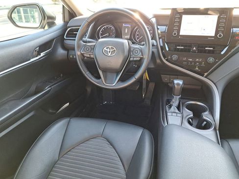 Used 2022 Toyota Camry SE image 16