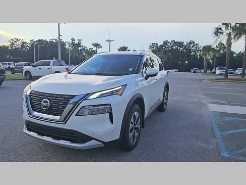 Used 2021 Nissan Rogue SV w/ Premium Package FWD image 21