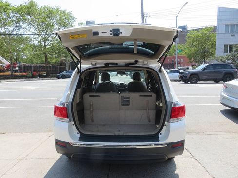 Used 2013 Toyota Highlander SE AWD/4WD image 24