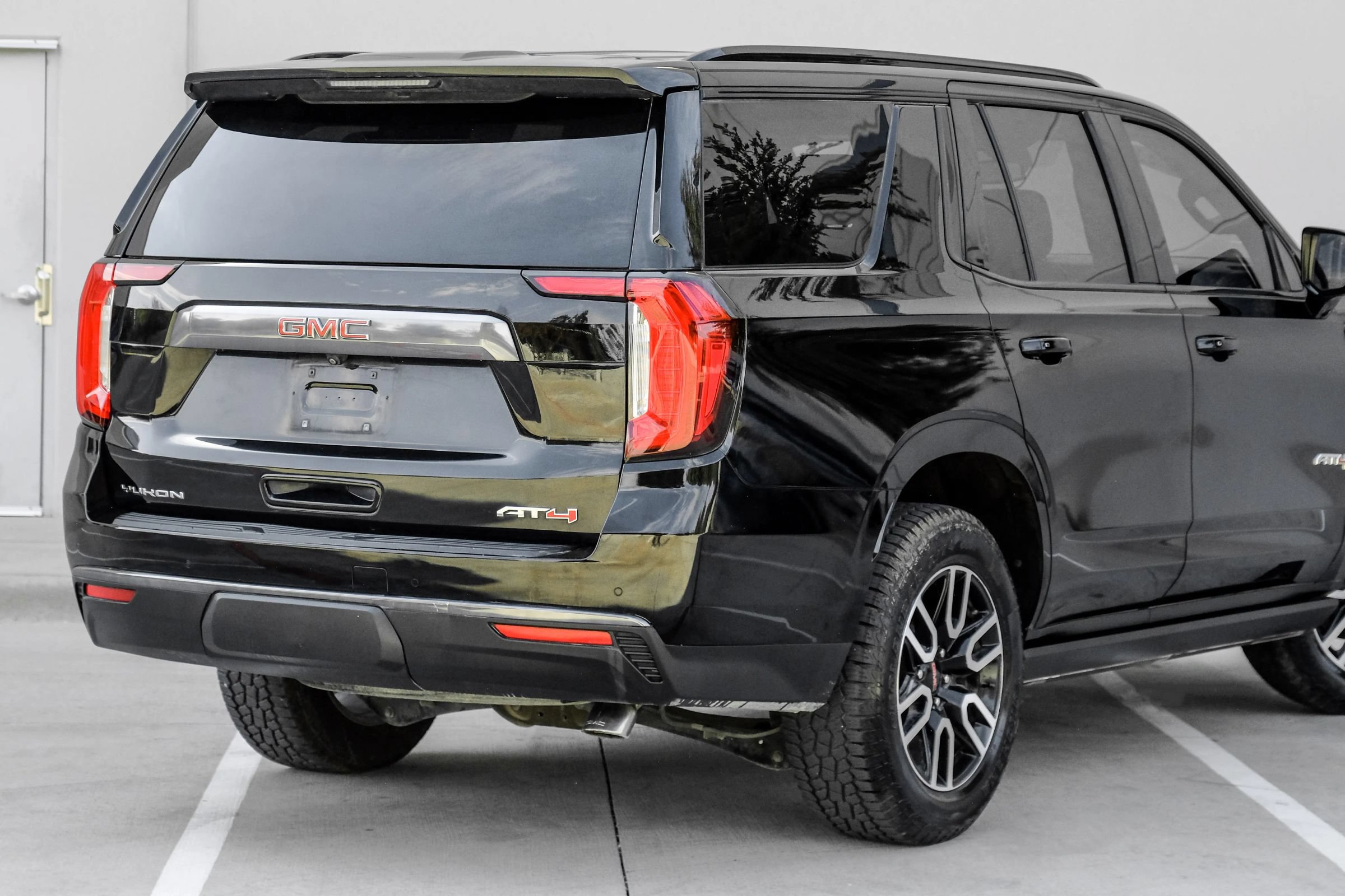 Used 2021 GMC Yukon AT4 w/ AT4 Premium Plus Package AWD/4WD image 13