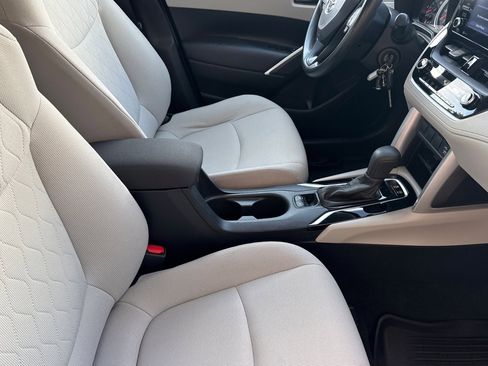 Used 2022 Toyota Corolla Cross L image 17
