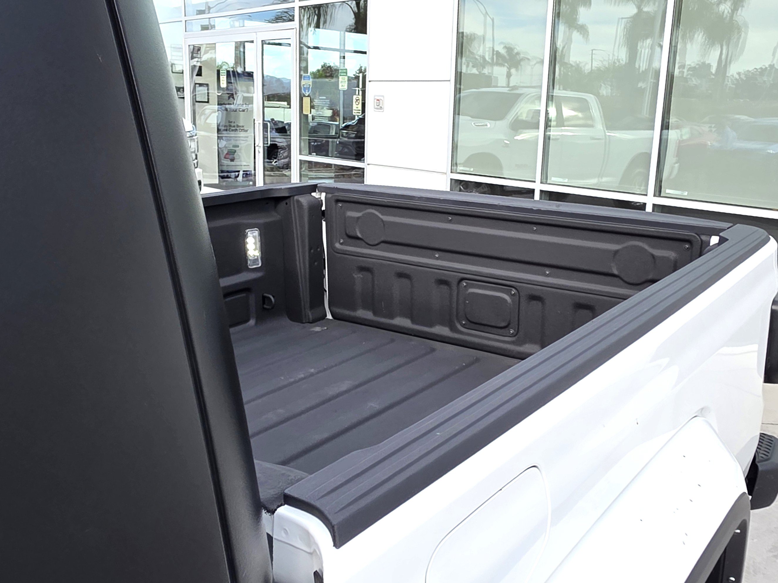 Certified 2023 Jeep Gladiator Sport AWD/4WD image 18
