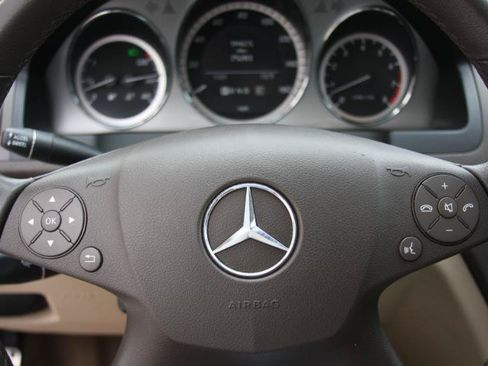 Used 2011 Mercedes-Benz C 300 4MATIC Sedan image 32