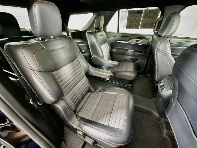 Used 2025 Ford Explorer ST-Line w/ Premium Package AWD/4WD image 34