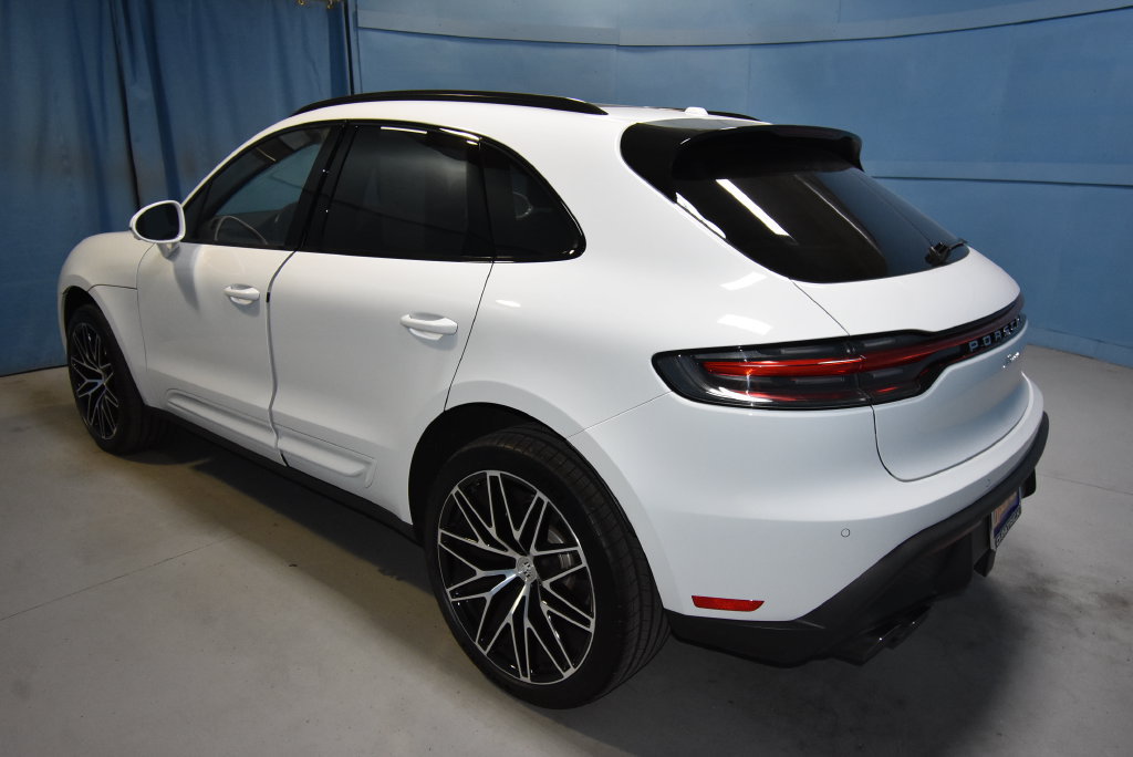 Certified 2026 Porsche Macan AWD/4WD image 3