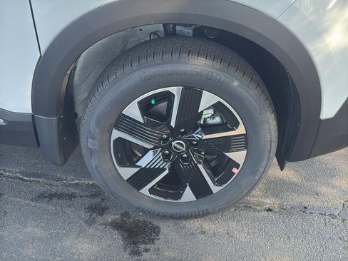 New 2025 Nissan Kicks SV image 9