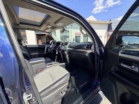 Used 2016 Toyota 4Runner SR5 Premium RWD image 16
