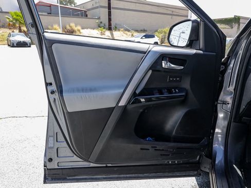 Used 2017 Toyota RAV4 Limited w/ Preferred Accessory Package FWD image 13