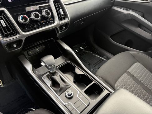 Used 2022 Kia Sorento LX image 13