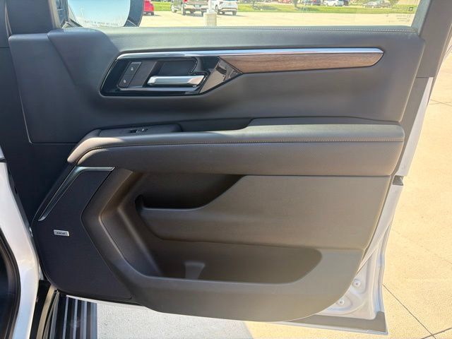 Used 2025 Chevrolet Suburban High Country AWD/4WD image 35