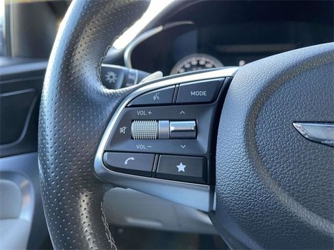 Used 2023 Genesis G70 2.0T image 22