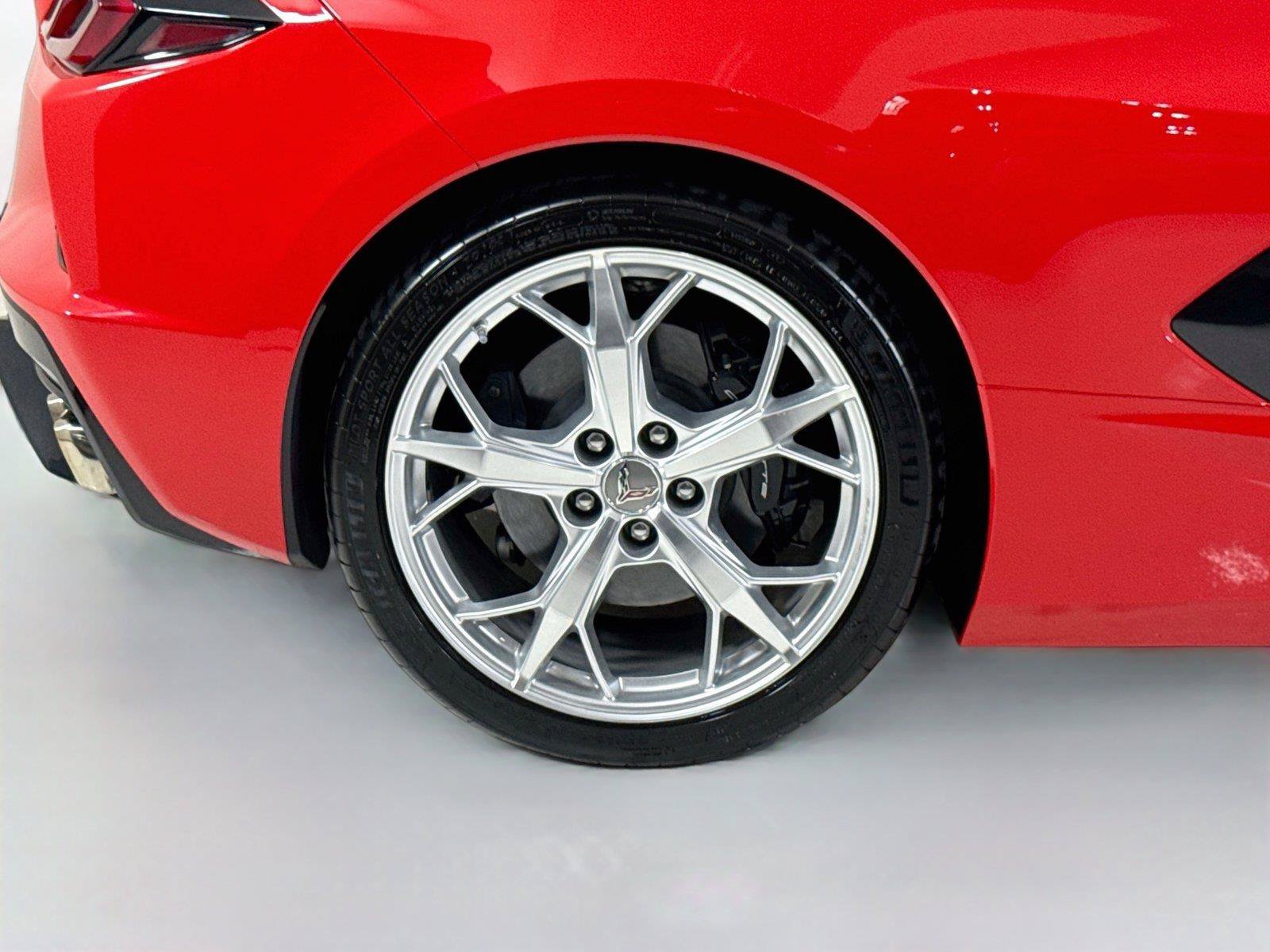 Used 2020 Chevrolet Corvette Stingray Coupe w/ 1LT RWD image 36
