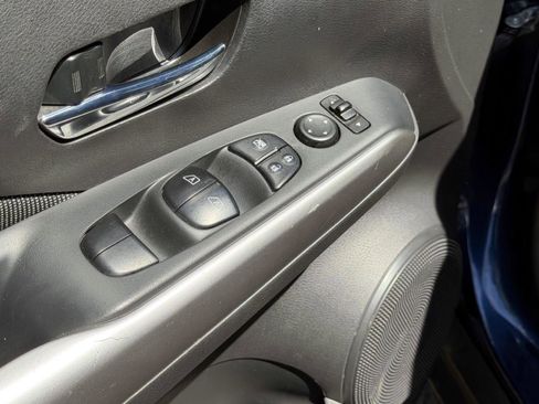 Used 2019 Nissan Kicks SV FWD image 16