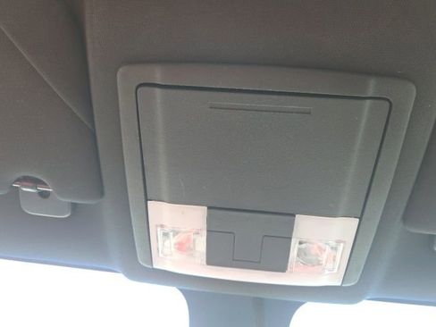 Used 2016 Ford Taurus SEL image 24