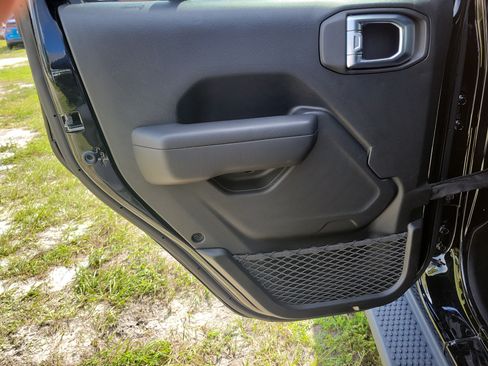 Used 2024 Jeep Wrangler Unlimited Sport AWD/4WD image 11