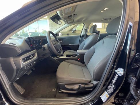 Used 2025 Kia K4 LXS image 28