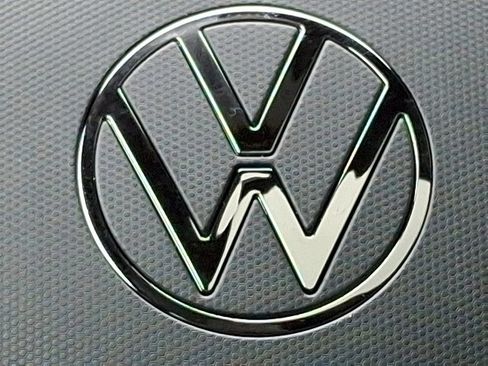 New 2025 Volkswagen GTI SE FWD image 20