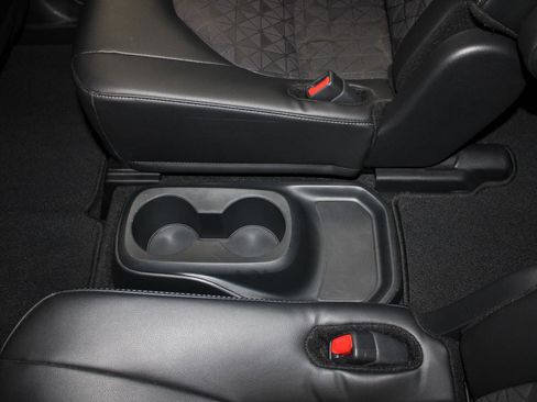 Used 2024 Toyota Highlander XLE image 33