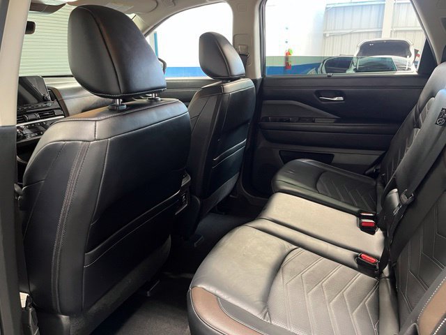 Used 2023 Nissan Pathfinder Platinum w/ Cargo Package FWD image 18