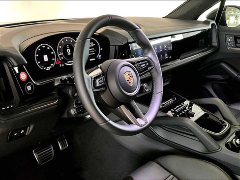 New 2026 Porsche Cayenne GTS AWD/4WD image 4