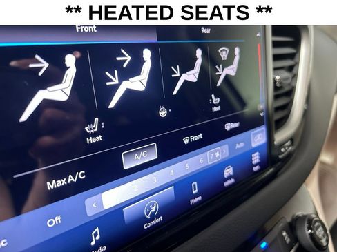 Certified 2024 Chrysler Pacifica Touring-L FWD image 11