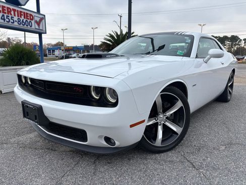 Used 2016 Dodge Challenger R/T image 2