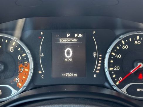 Used 2017 Jeep Renegade Altitude FWD image 12
