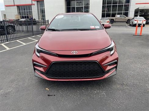 Used 2025 Toyota Corolla SE image 3