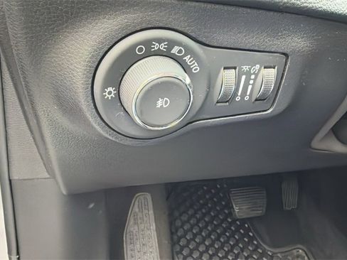 Used 2019 Jeep Compass Latitude w/ Cold Weather Group image 15