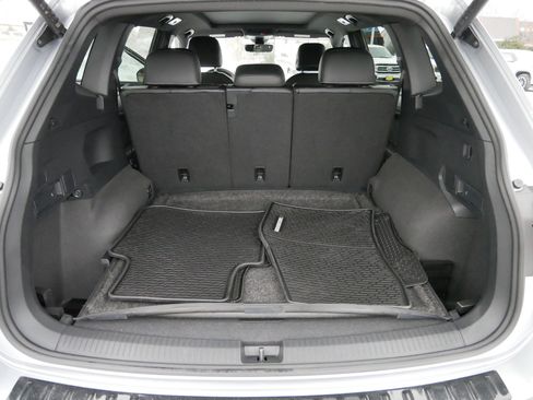 Certified 2024 Volkswagen Tiguan SE R-Line image 18