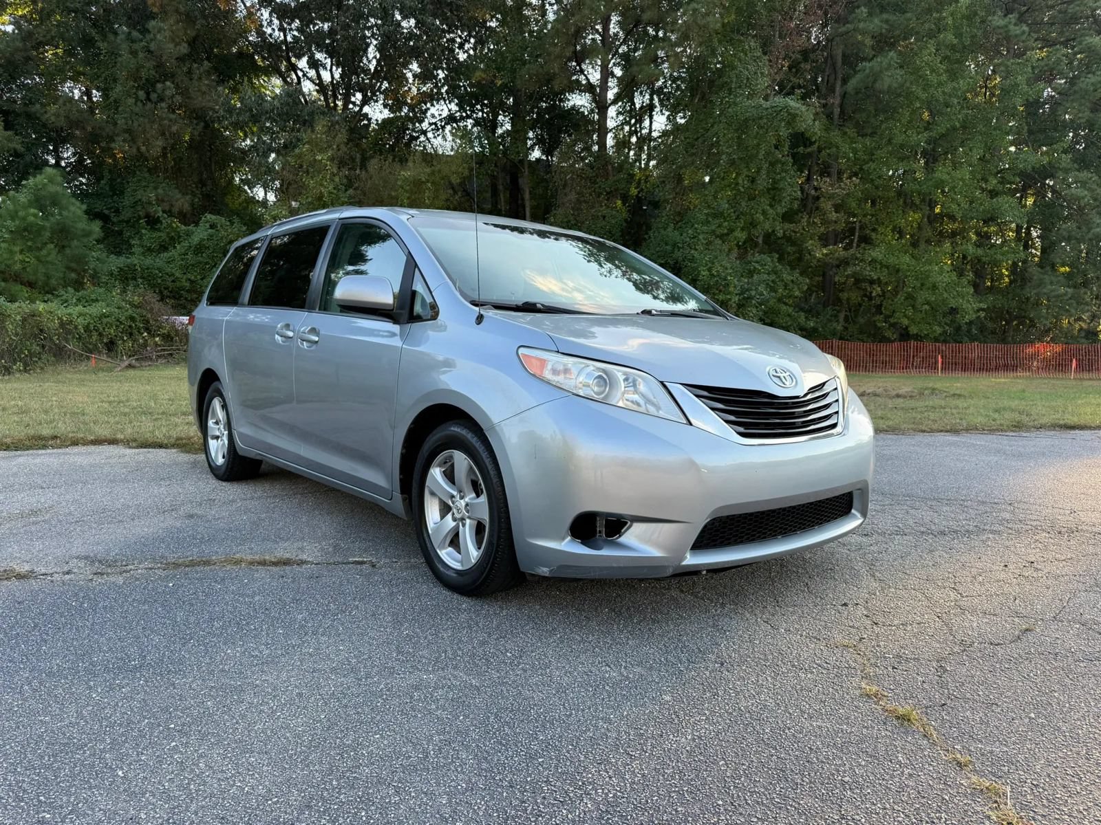 Used 2012 Toyota Sienna LE FWD image 3