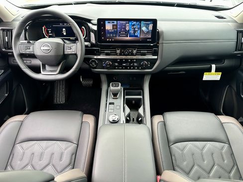 New 2026 Nissan Pathfinder Platinum image 13