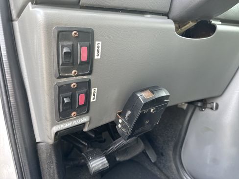 Used 2006 Ford E-450 and Econoline 450 E-450 Super Duty image 15