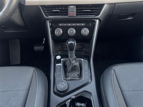 Certified 2023 Volkswagen Taos SE w/ Panoramic Sunroof Package image 11