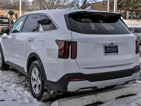 Used 2025 Kia Sorento LX image 6