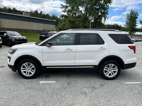 Used 2018 Ford Explorer XLT w/ Equipment Group 201A AWD/4WD image 4