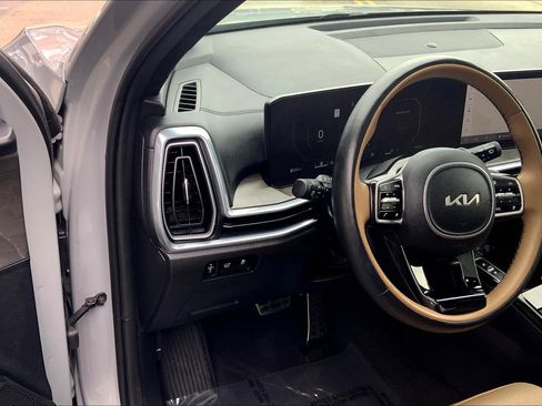 Used 2024 Kia Sorento SX Prestige w/ Olive Brown Leather Package image 15