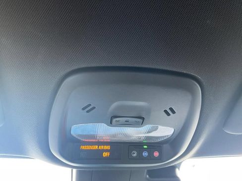 Used 2025 Chevrolet Trax RS w/ Driver Confidence Package FWD image 19
