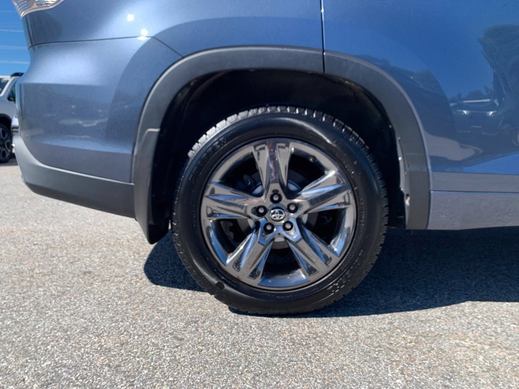 Used 2017 Toyota Highlander Limited Platinum w/ Carpet Mat Package AWD/4WD image 27