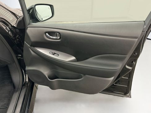 Used 2025 Nissan Leaf S FWD image 32
