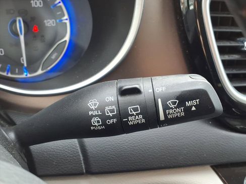 Used 2017 Chrysler Pacifica Touring-L Plus w/ Tire & Wheel Group image 17