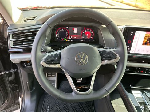 Used 2024 Volkswagen Atlas Peak Edition SE image 14