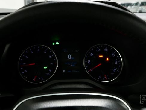 Used 2022 Toyota RAV4 XLE Premium image 16