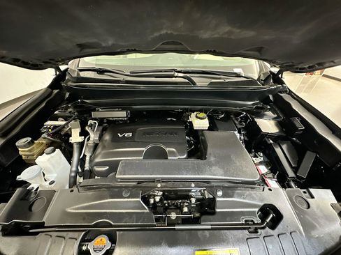 Used 2017 Nissan Pathfinder Platinum w/ Family Entertainment Package image 37