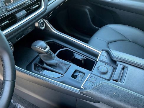 Used 2025 Toyota Grand Highlander AWD image 14