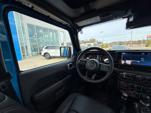 Used 2024 Jeep Gladiator Rubicon AWD/4WD image 35